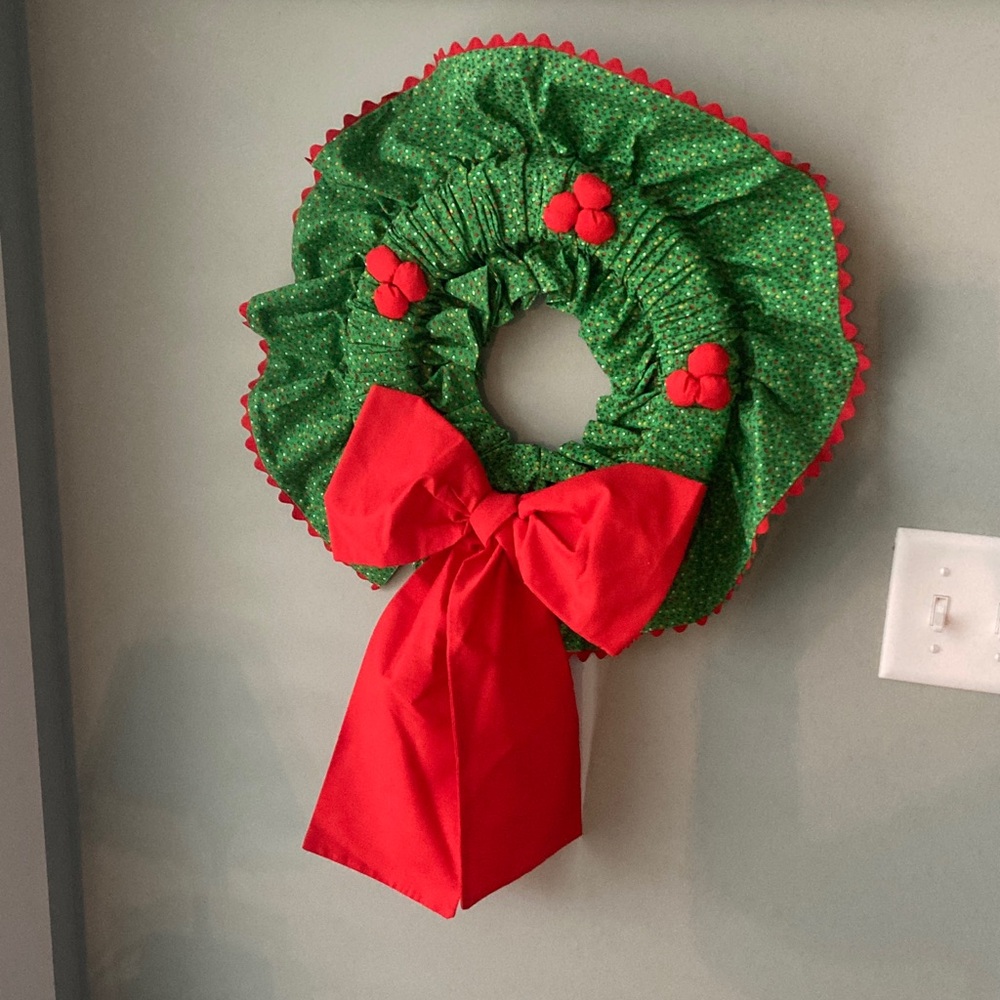 PRICE IS FIRM ‼️Next year’s Wreath❗️
Festive Green and Red Wreath with Bow